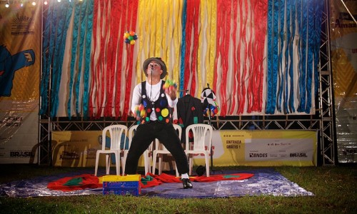 FESTCINEAMAZONIA LEVA NOITE DE FILMES E ARTE À COMUNIDADE DE SURPRESA.