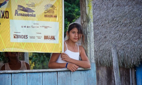 FESTCINEAMAZONIA ITINERANTE NA BOLÍVIA: COMUNIDADE DE VERSALLES ASSISTE MOSTRA DE CURTAS METRAGENS