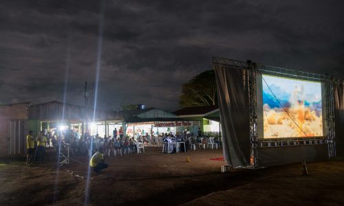 CIRCO E CINEMA FAZEM A ALEGRIA DA CRIANÇADA