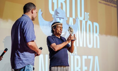 Ailton Krenak, militante das causas indígenas, é homenageado no Cineamazônia