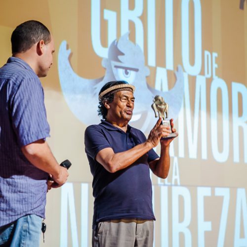 Ailton Krenak, militante das causas indígenas, é homenageado no Cineamazônia